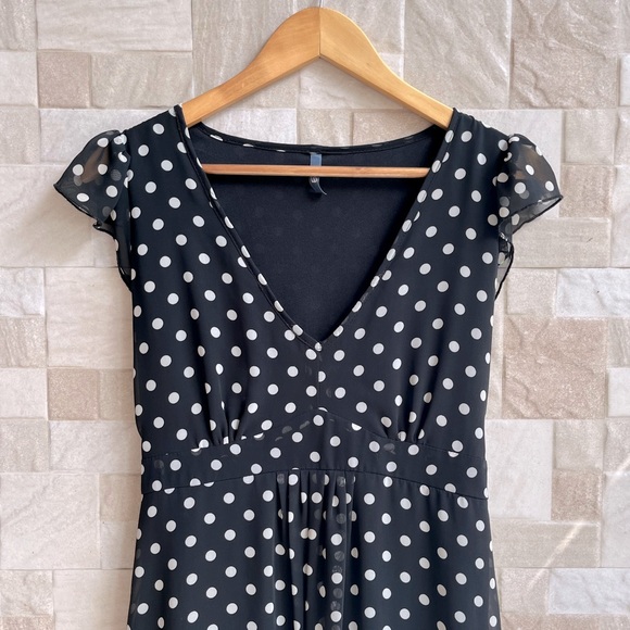 Polka dot frill dress with back tie up - Picture 3 of 4